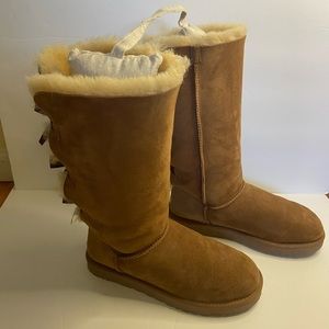 EUC UGG Bailey Bow Boots Size 10